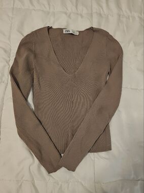 Zara Taupe V-Neck Ribbed Long Sleeve Sweater